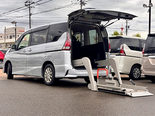 セレナ リアリフト